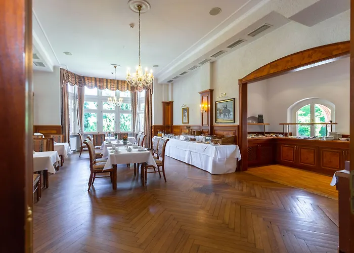 Erbprinzenpalais מלון 3*